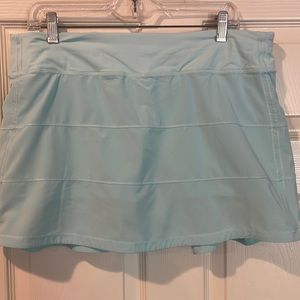 Lululemon tennis skirt Ladies size 12T EUC